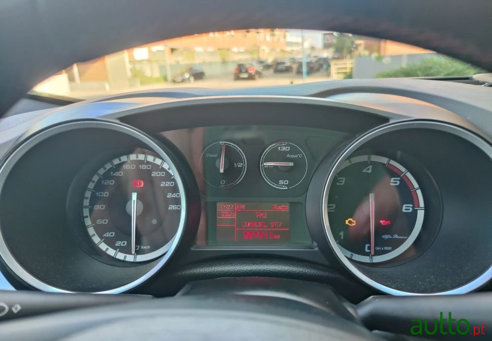 2010' Alfa Romeo Giulietta photo #5