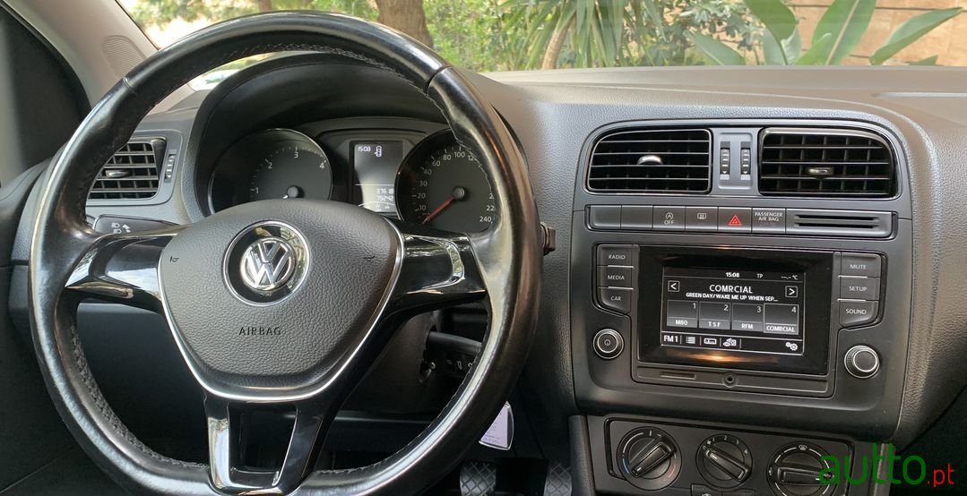 2017' Volkswagen Polo photo #3