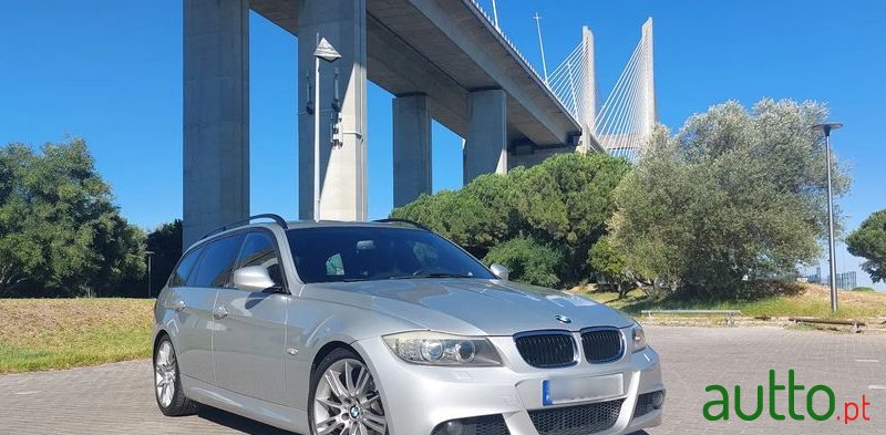 2009' BMW 320 D Touring photo #1