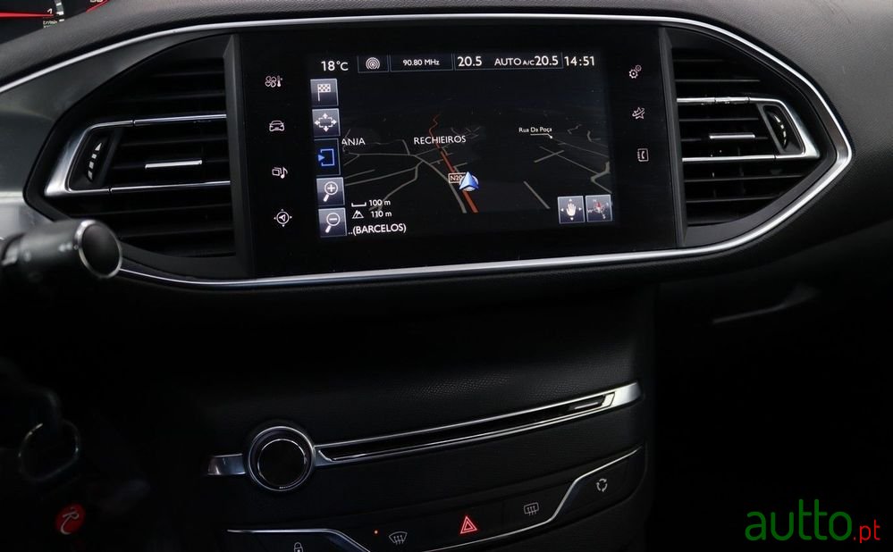 2015' Peugeot 308 photo #6