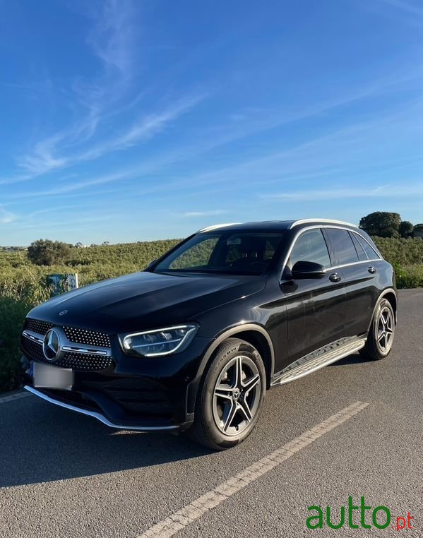 2020' Mercedes-Benz GLC 220 photo #3