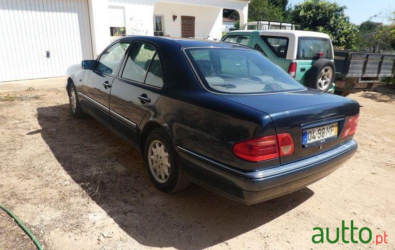 1996' Mercedes-Benz E-220 D Elegance photo #5