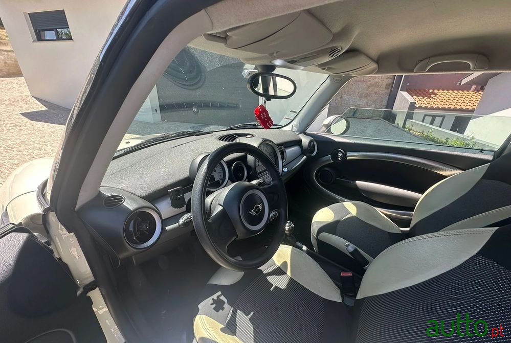 2008' MINI Cooper D photo #3