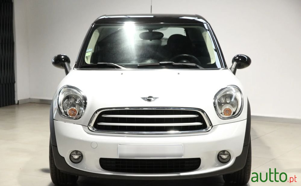 2013' MINI Paceman Cooper D photo #2