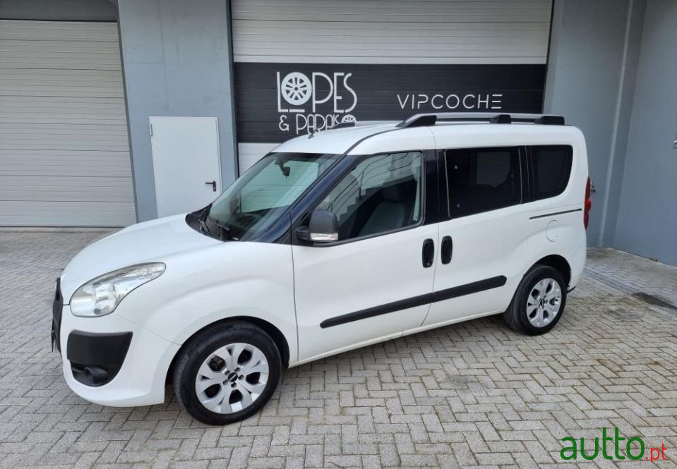 2012' Fiat Doblo photo #3