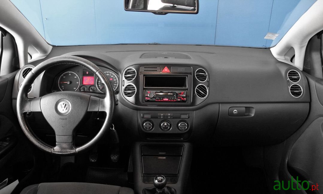 2005' Volkswagen Golf Plus photo #5