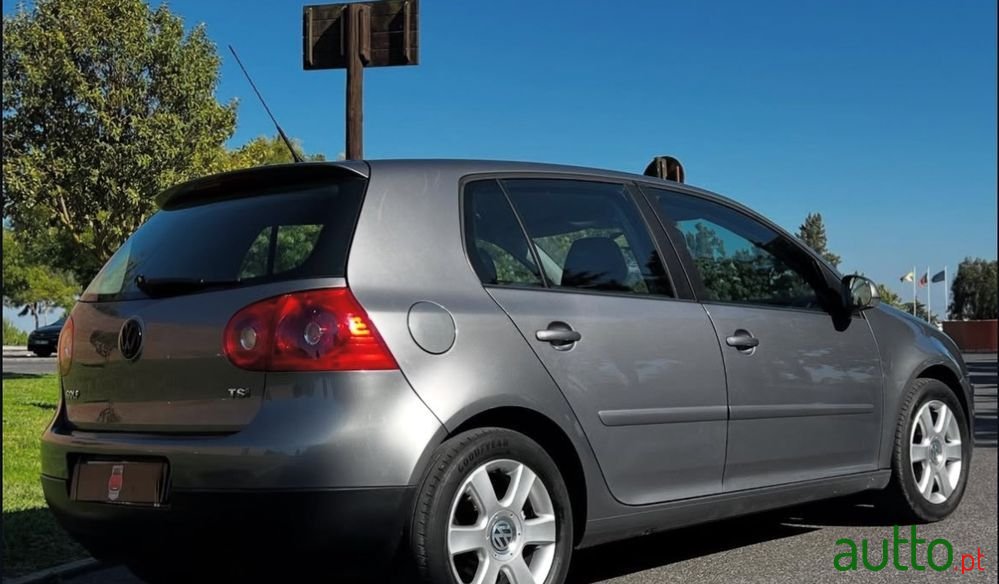 2008' Volkswagen Golf photo #3