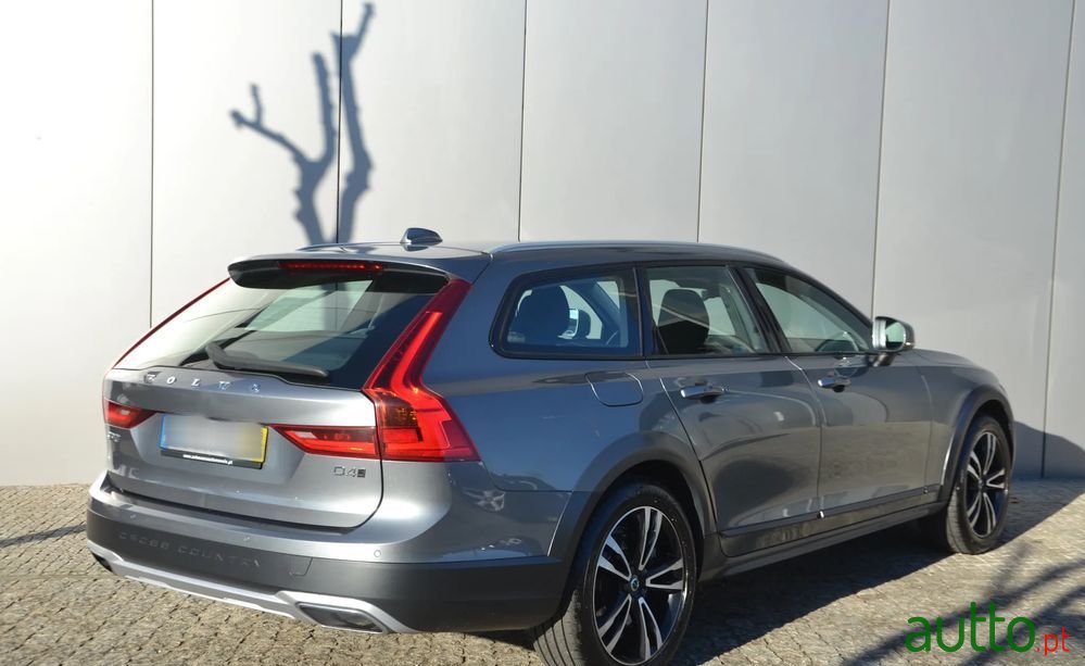 2019' Volvo V90 Cross Country photo #1