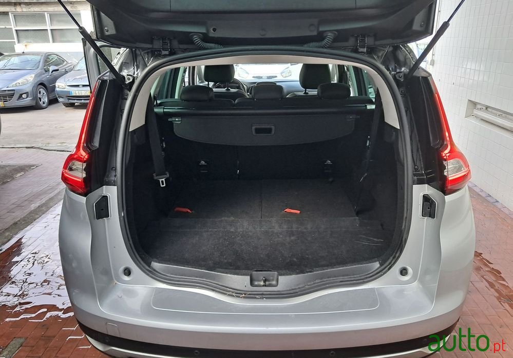 2019' Renault Grand Scenic photo #2