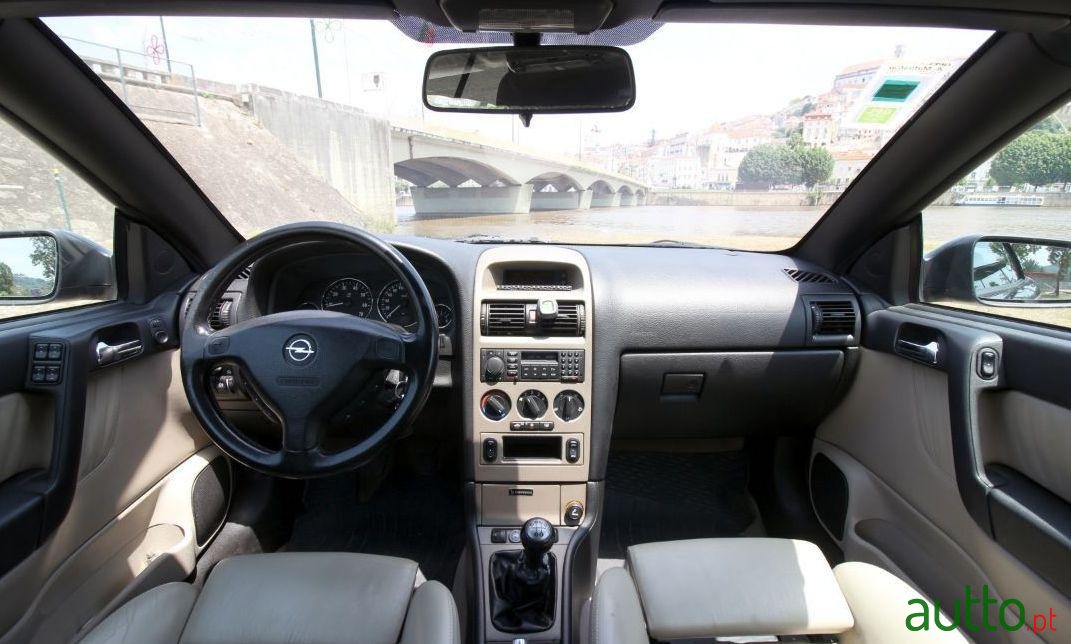 2001' Opel Astra-Cabrio 1.8 16V Bertone photo #1