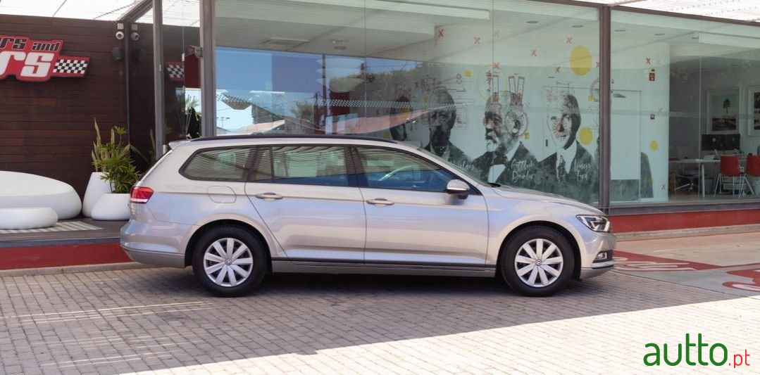 2017' Volkswagen Passat Variant photo #4