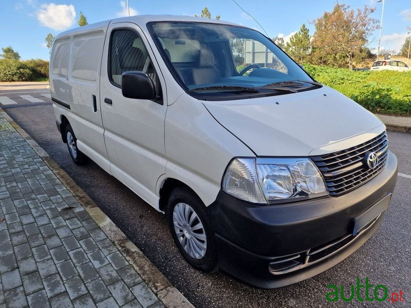 2007' Toyota HiAce photo #2