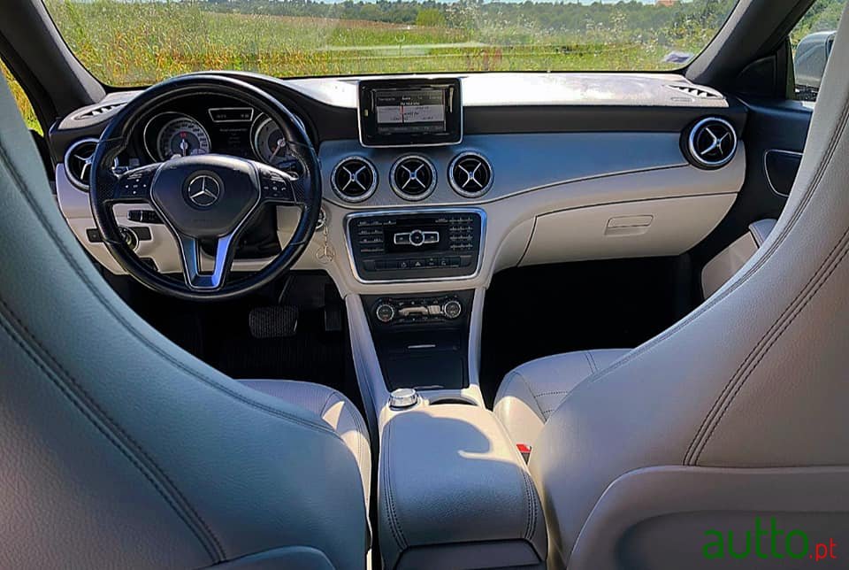 2015' Mercedes-Benz CLA 220 photo #3