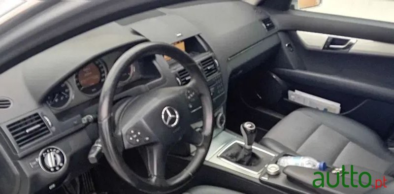 2009' Mercedes-Benz Classe C photo #6