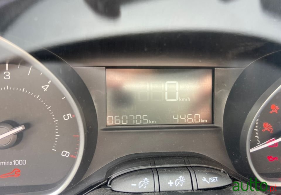 2018' Peugeot 2008 photo #2