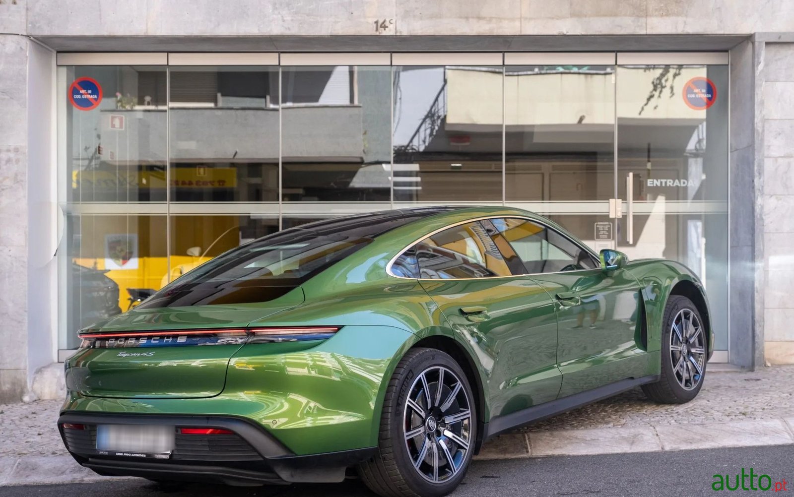 2022' Porsche Taycan 4s photo #2