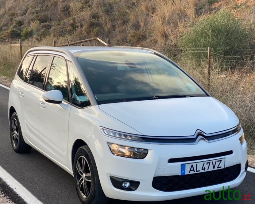 2015' Citroen C4 Grand Picasso photo #3