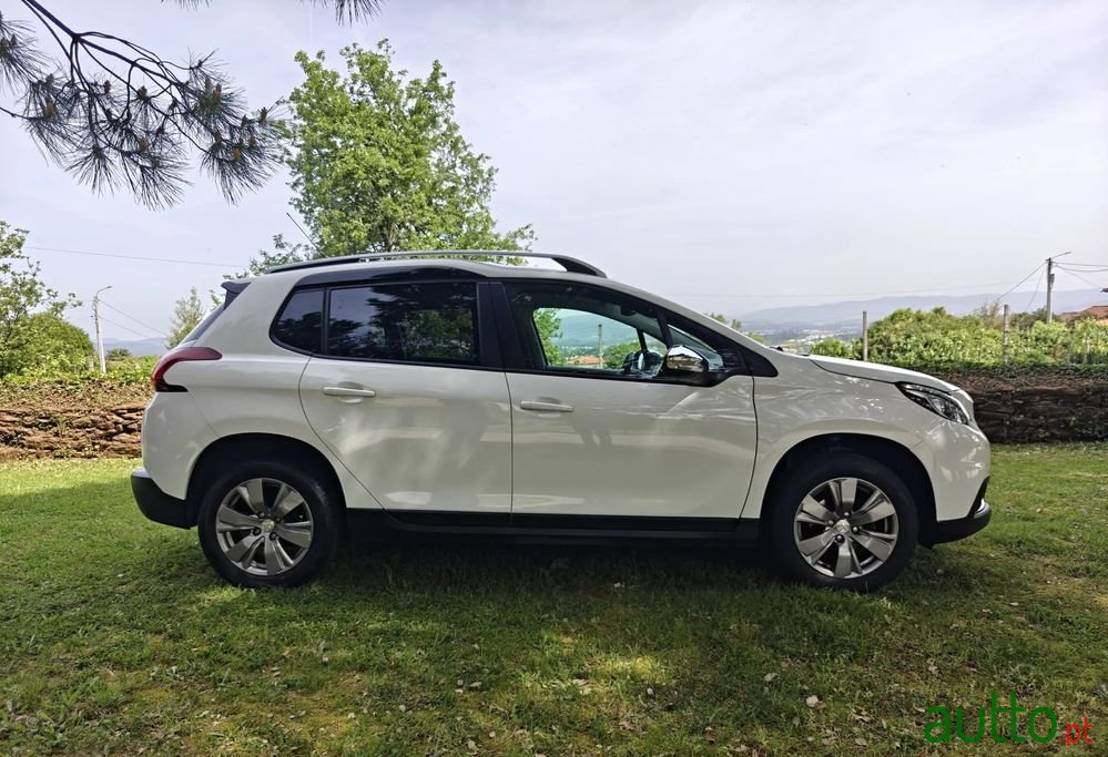 2018' Peugeot 2008 1.2 Puretech Style photo #2