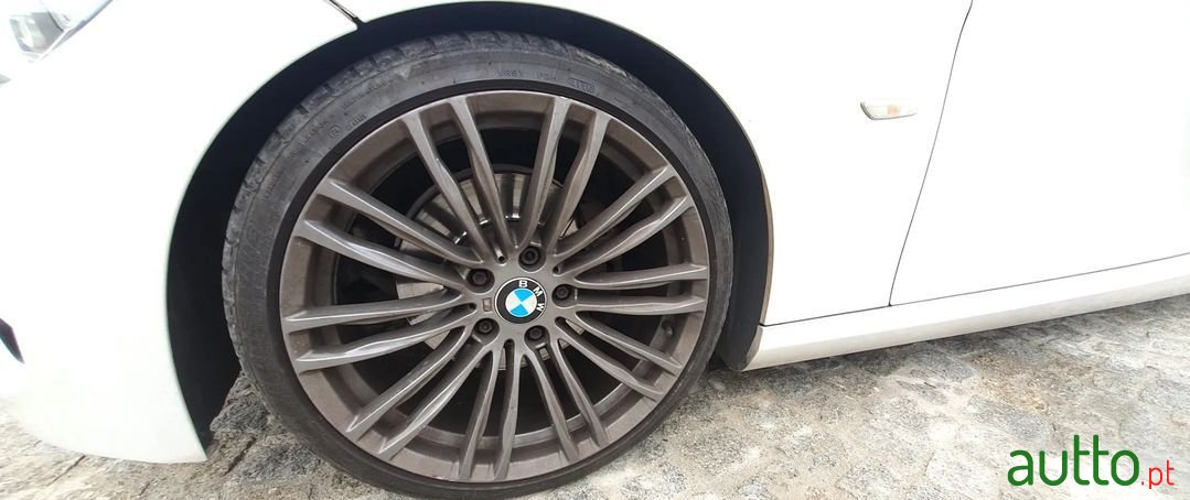 2011' BMW 320 photo #5