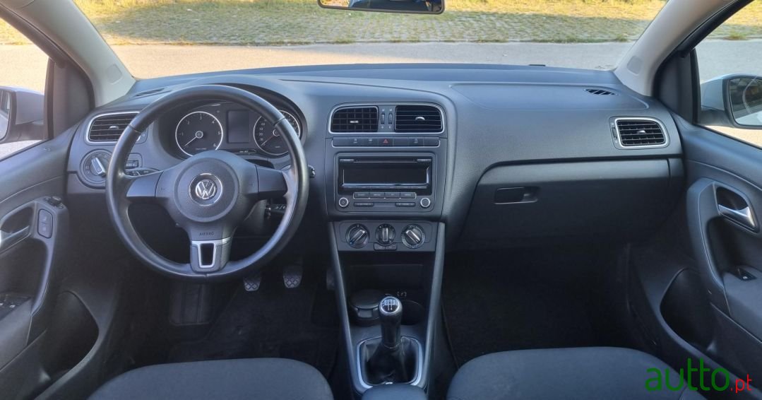 2012' Volkswagen Polo photo #6