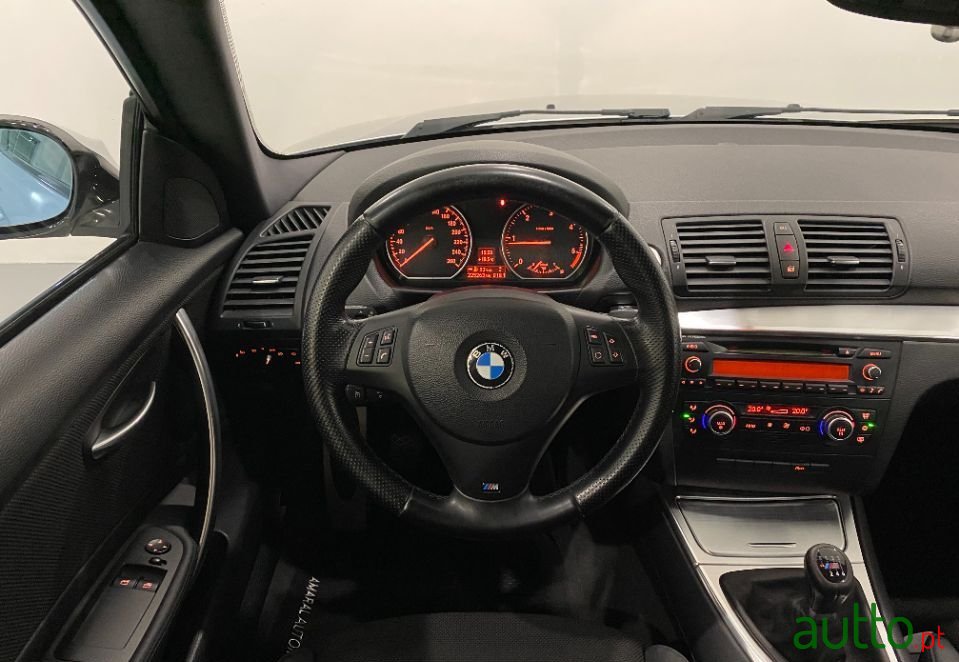 2008' BMW 123 photo #5