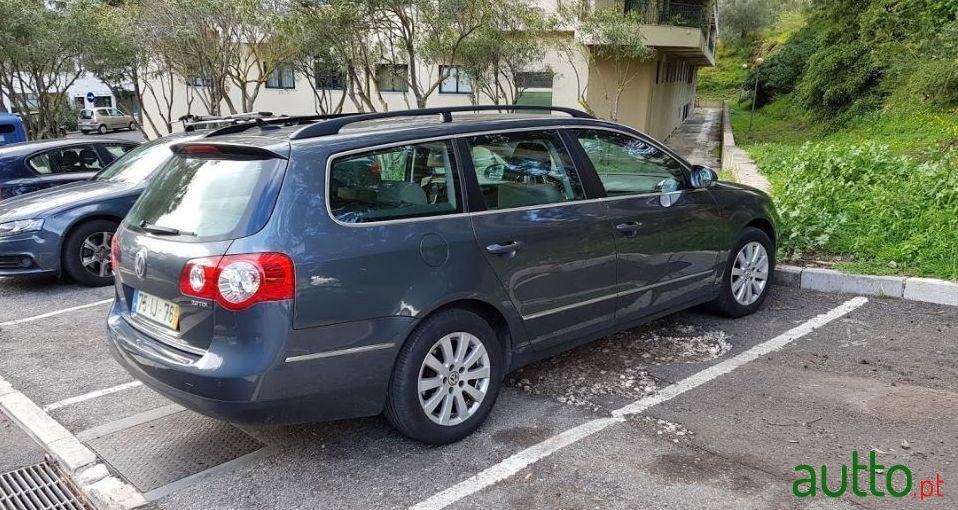 2009' Volkswagen Passat Variant photo #3