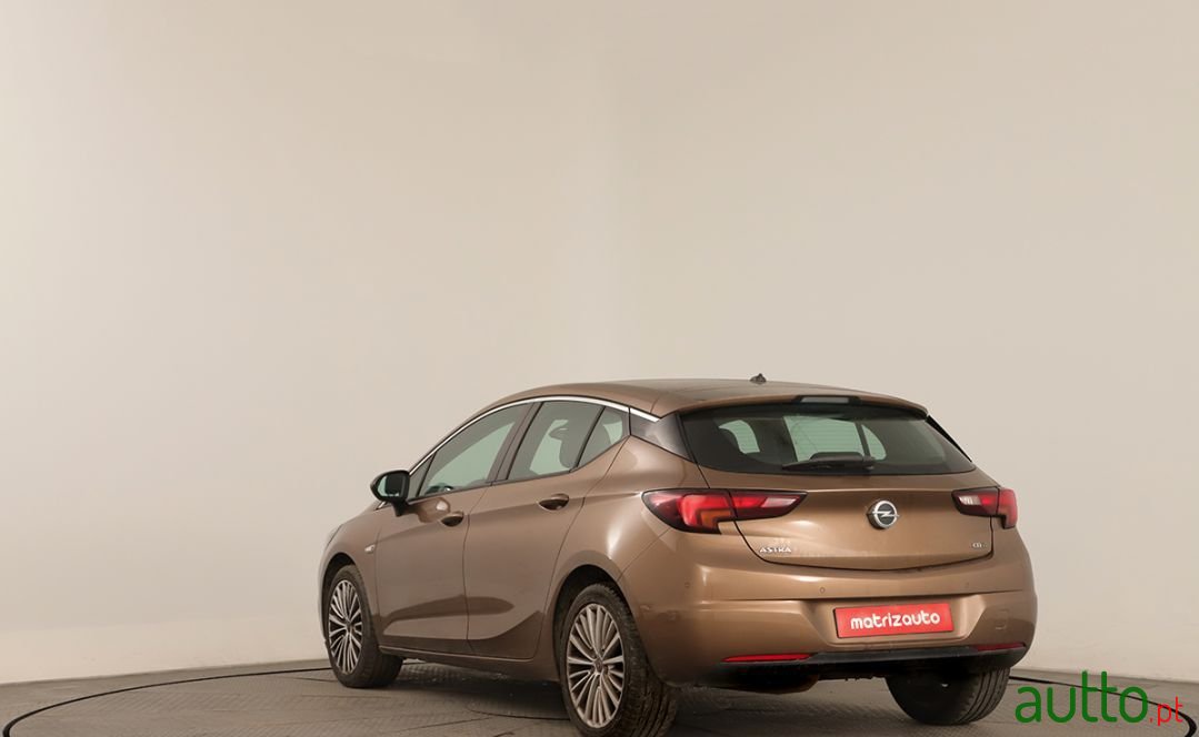 2015' Opel Astra photo #2