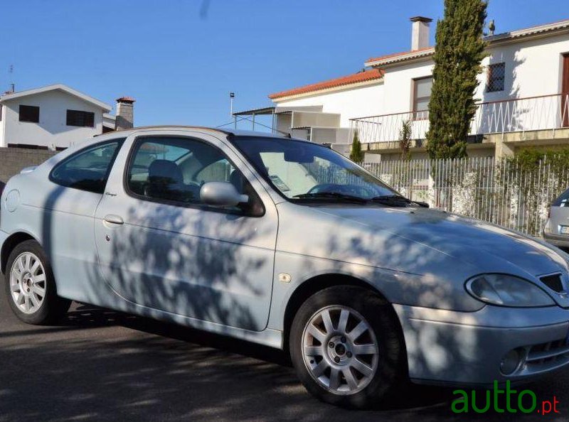 2001' Renault Megane Coupe photo #2