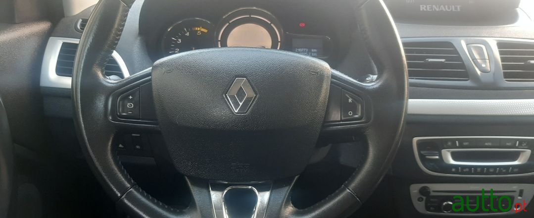 2014' Renault Megane photo #4