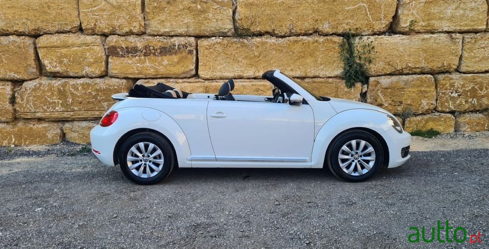 2014' Volkswagen New Beetle photo #6