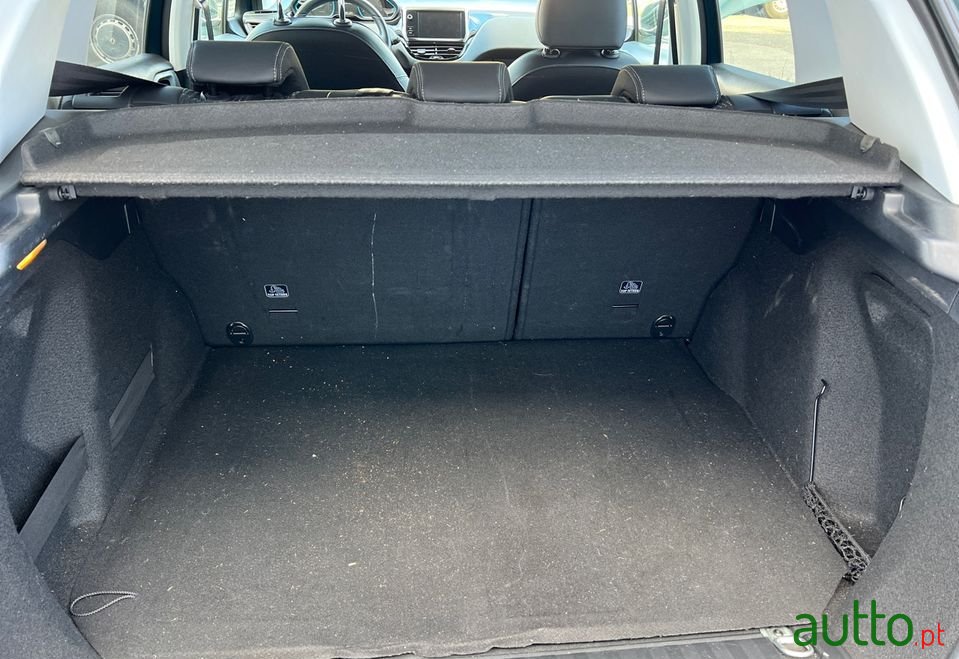 2019' Peugeot 2008 photo #6