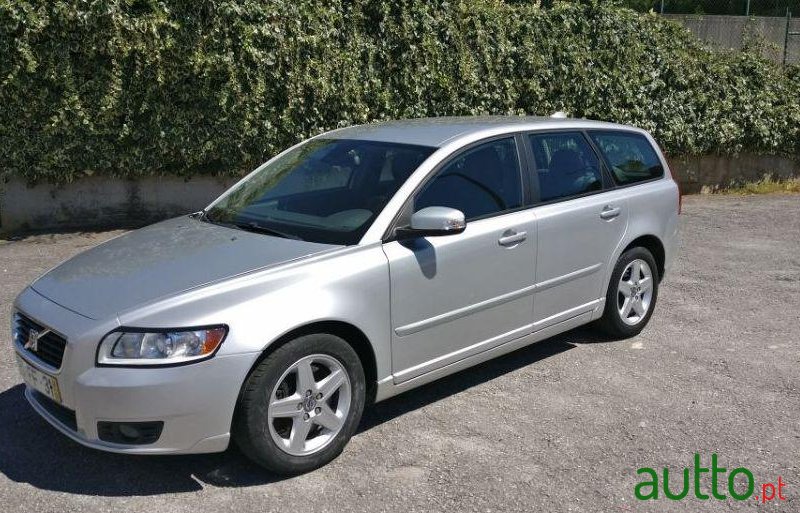 2008' Volvo V50 D5 photo #3