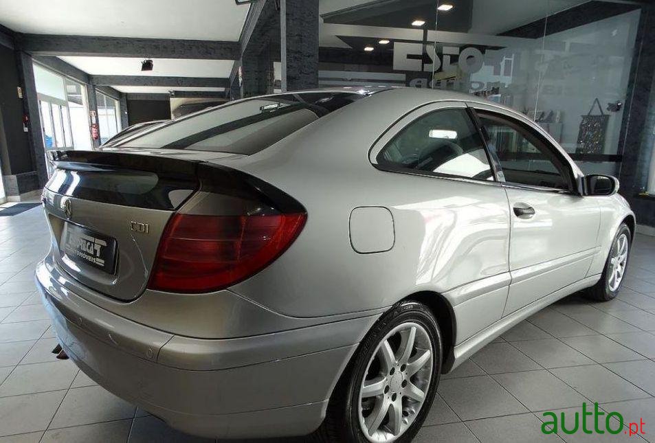 2003' Mercedes-Benz C-220 Cdi Classic photo #2