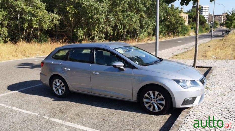 2018' SEAT Leon St photo #2