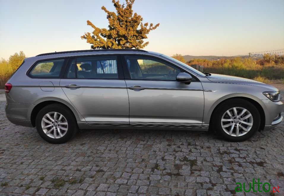 2015' Volkswagen Passat Variant photo #2