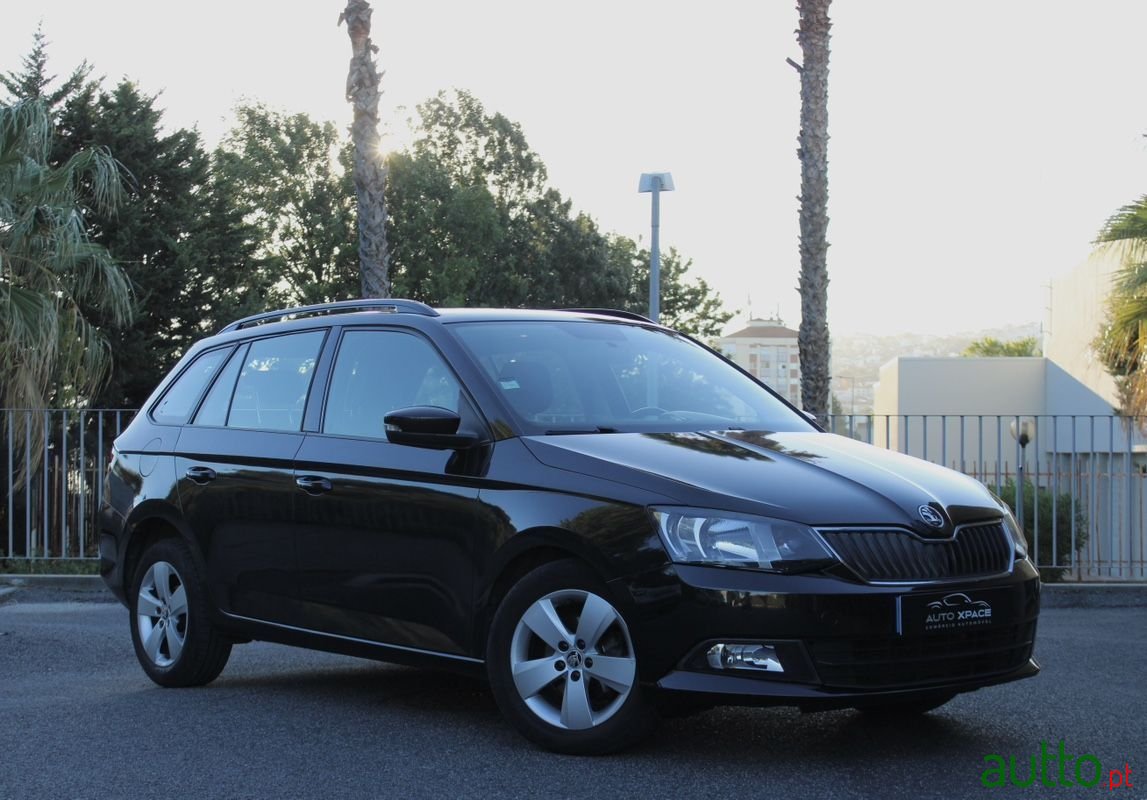 2015' Skoda Fabia Break photo #1