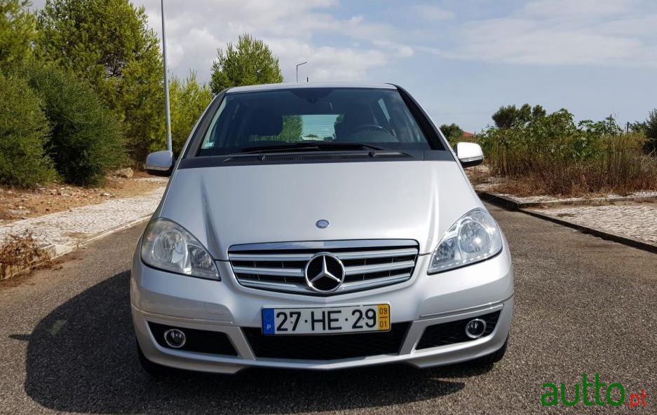 2009' Mercedes-Benz A-150 Avantgarde photo #4