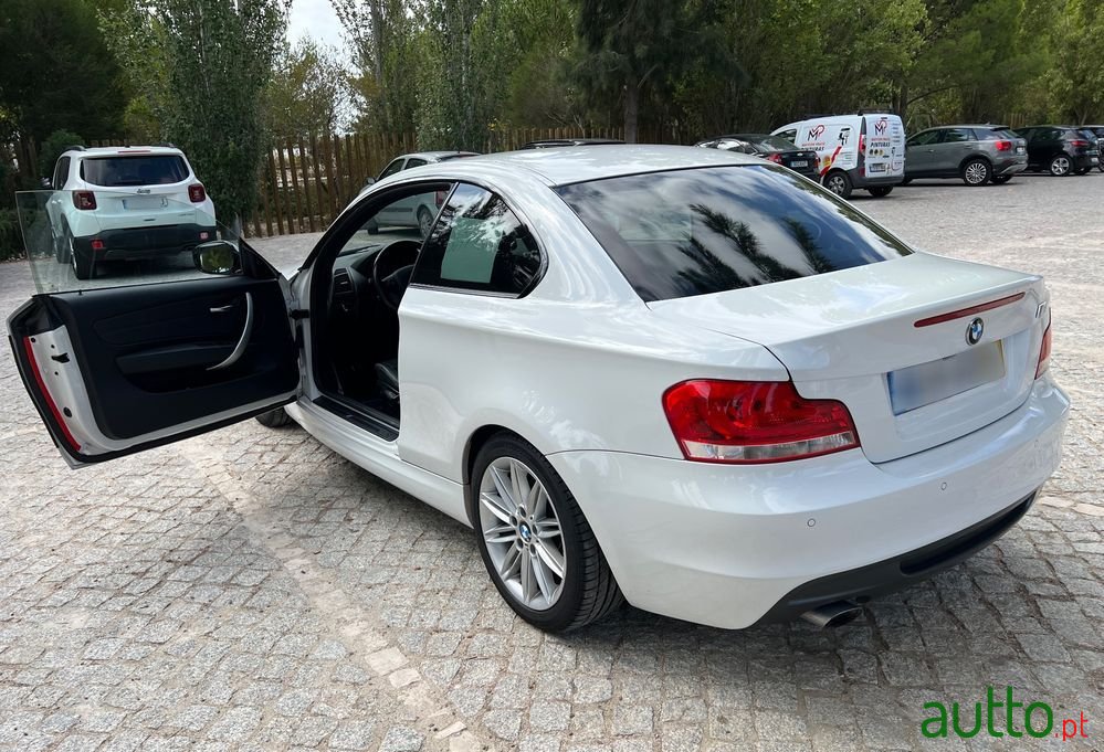 2011' BMW Série 1 D Coupe photo #4