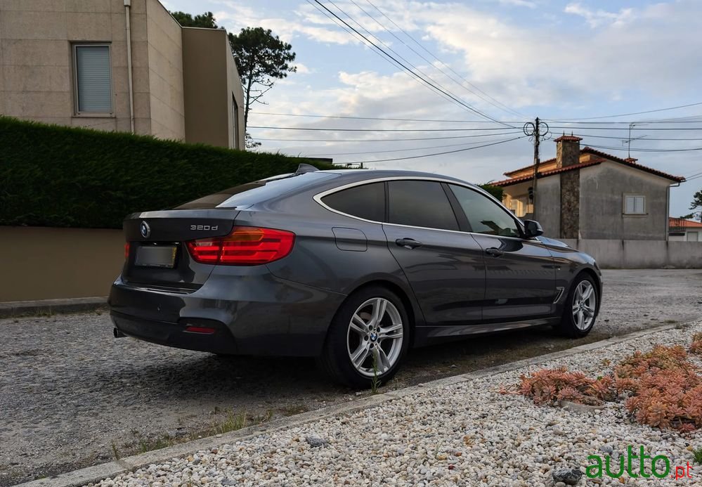 2015' BMW Série 3 D Auto Pack M photo #5