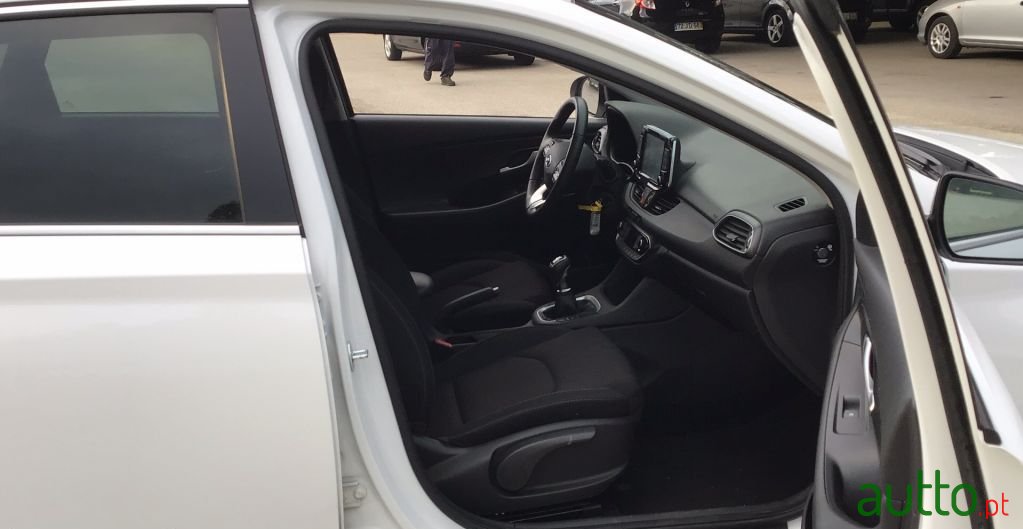 2019' Hyundai i30 photo #5