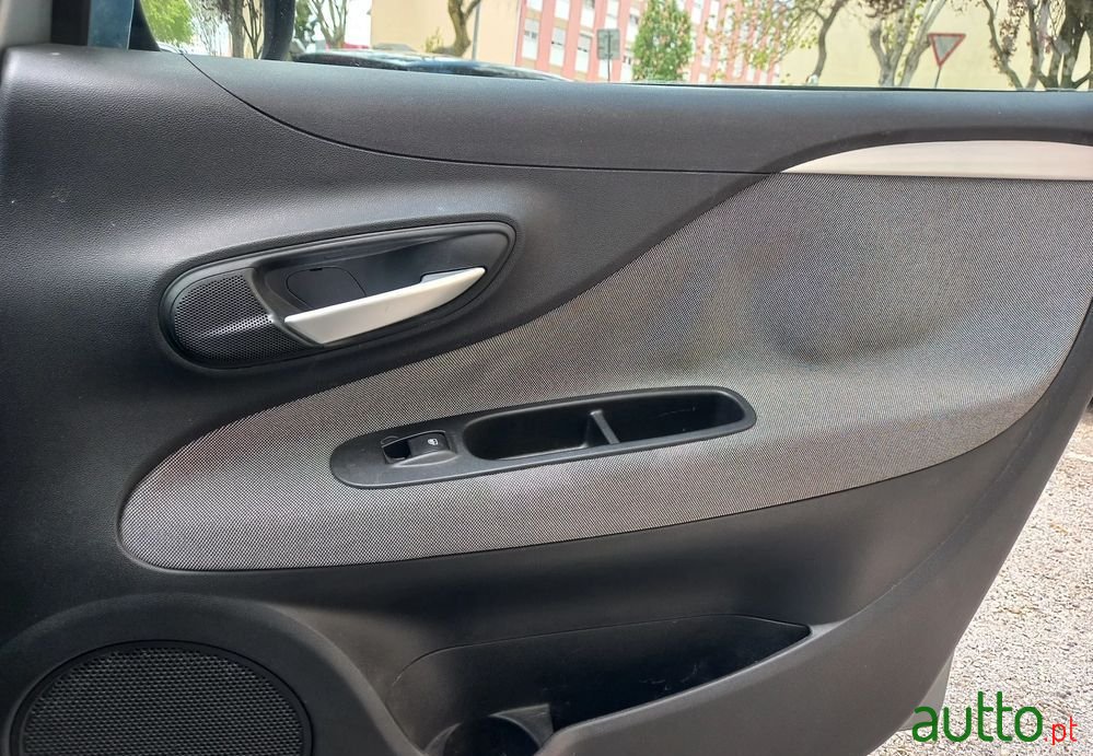 2010' Fiat Punto Evo photo #3