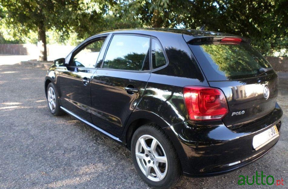 2011' Volkswagen Polo photo #1