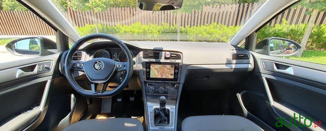 2017' Volkswagen Golf Variant photo #1