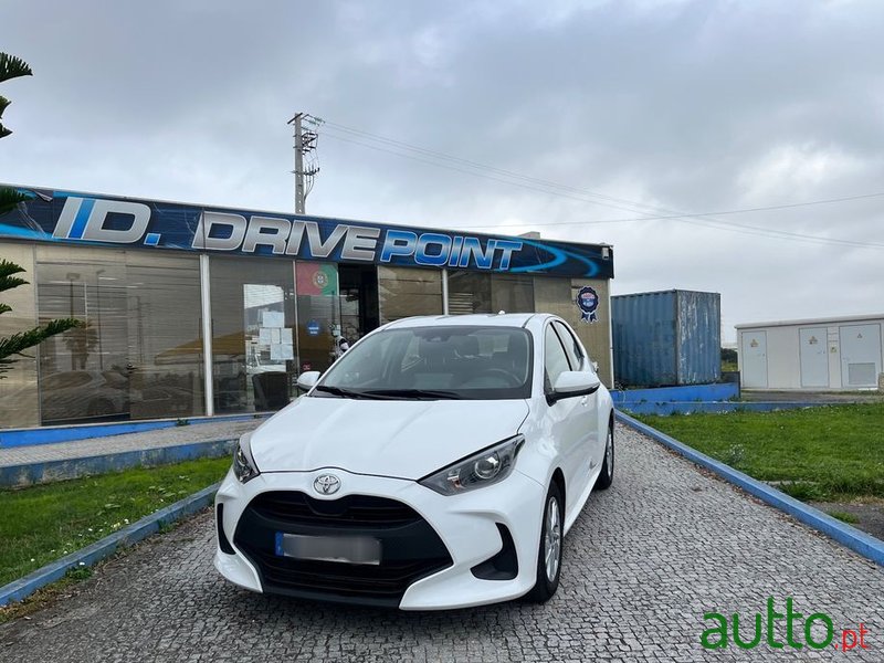 2021' Toyota Yaris 1.0 Vvt-I Comfort photo #2