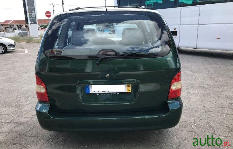 2000' Kia Carnival photo #2