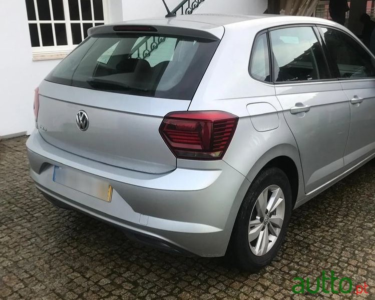 2018' Volkswagen Polo 1.0 Confortline photo #2