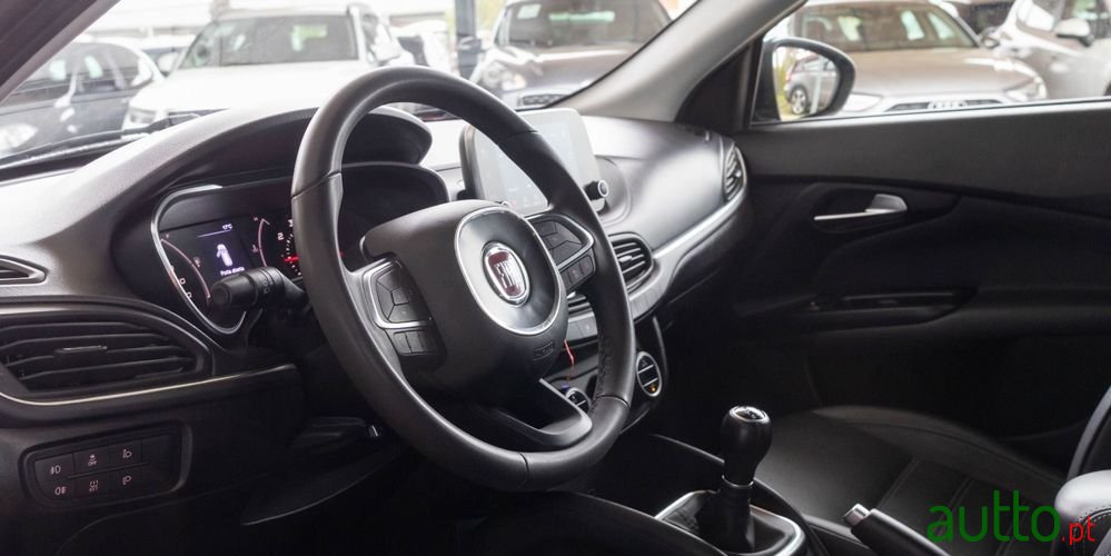 2021' Fiat Tipo Station Wagon photo #4