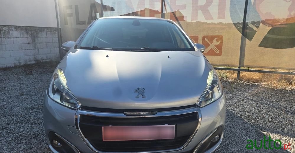 2016' Peugeot 208 1.6 Bluehdi Style photo #2