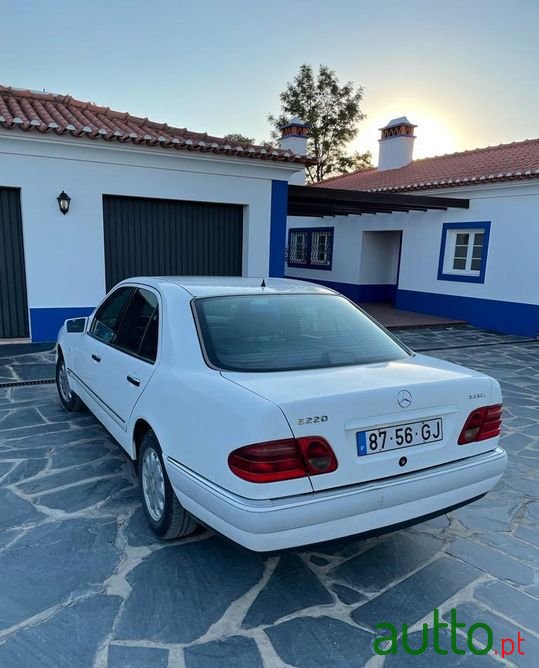 1996' Mercedes-Benz E-220 photo #5