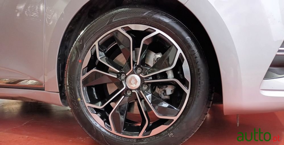 2020' Renault Clio 1.5 Blue Dci Intens photo #6